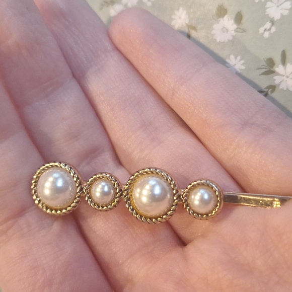 Gold and pearl slide clips set of 2 - Picture 3 of 4